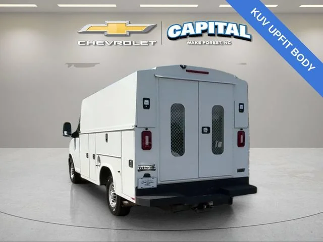 Used 2019 SUMMIT WHITE Chevrolet CUTWAY image 5