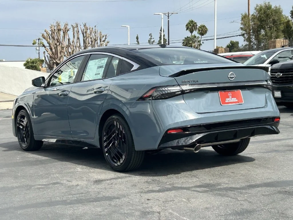 New 2027 Atlantic Gray Metallic / Super Black Two-tone Nissan SR image 2