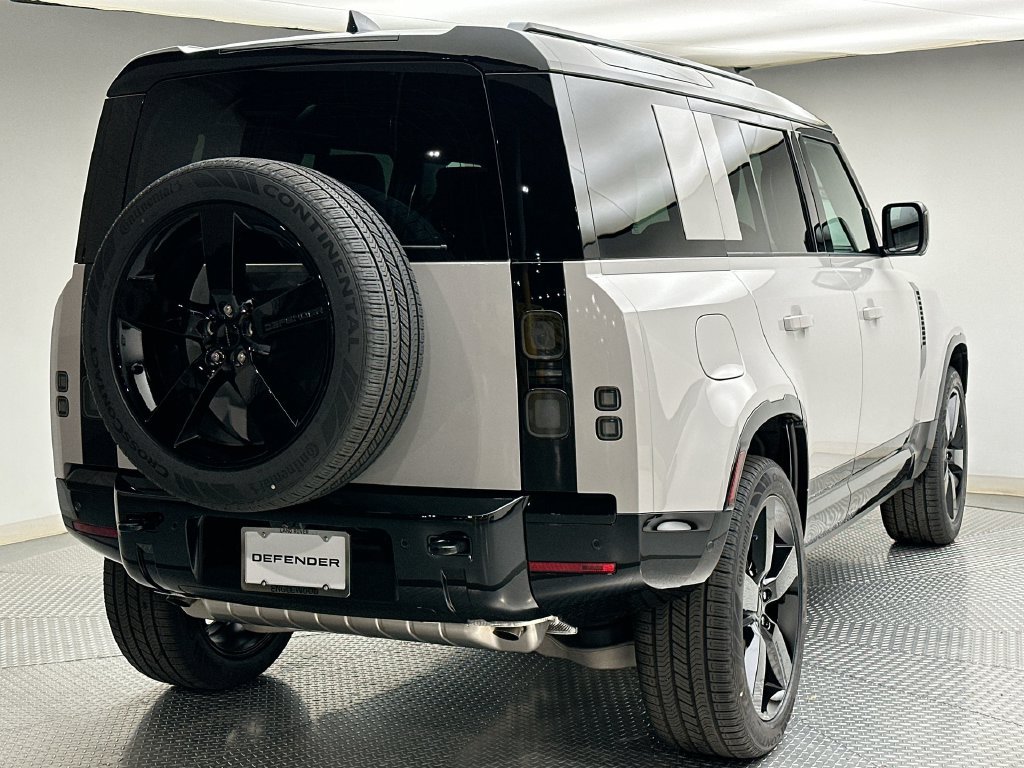 New 2026 Borasco Grey Metallic Land Rover X-Dynamic SE image 3