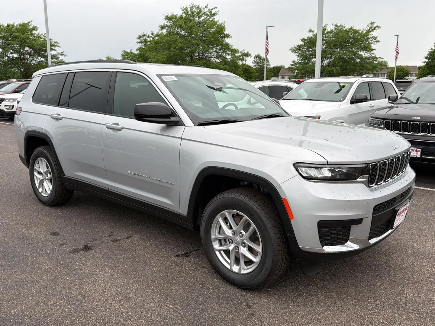 New 2026 Silver Zynith Jeep Laredo X image 2