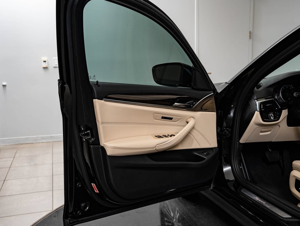 Used 2019 Jet Black BMW 540i image 26