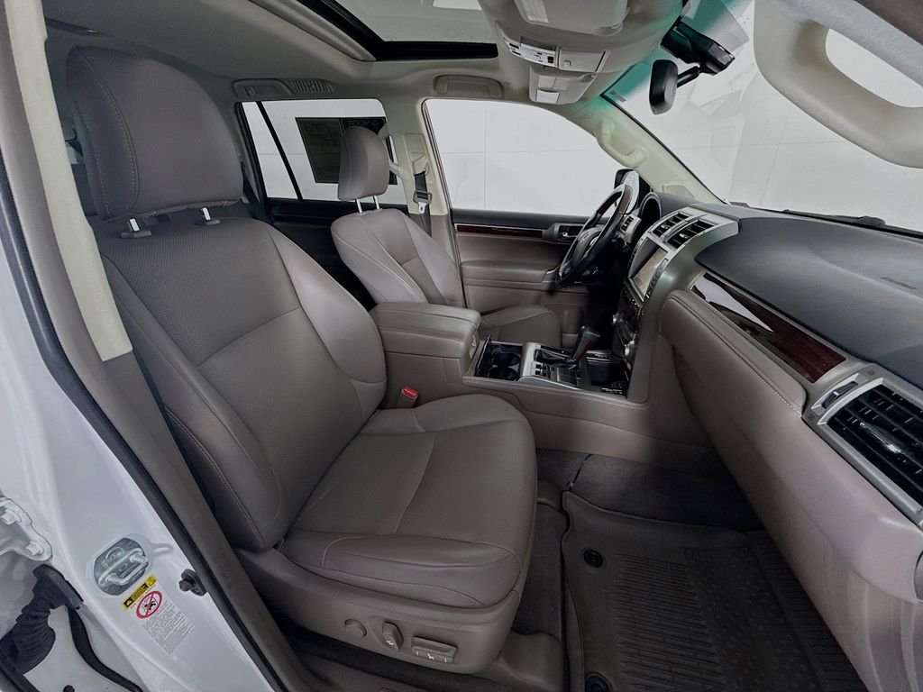 Used 2019 Starfire Pearl Lexus Premium image 29