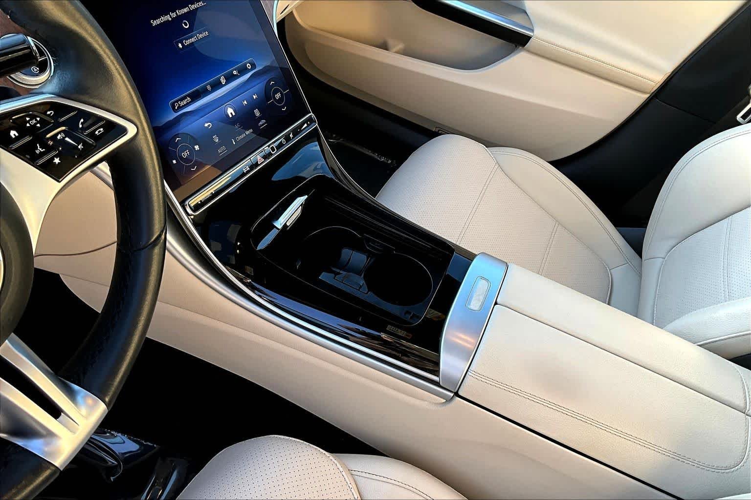 Used 2022 Obsidian Black Metallic Mercedes-Benz C 300 image 16
