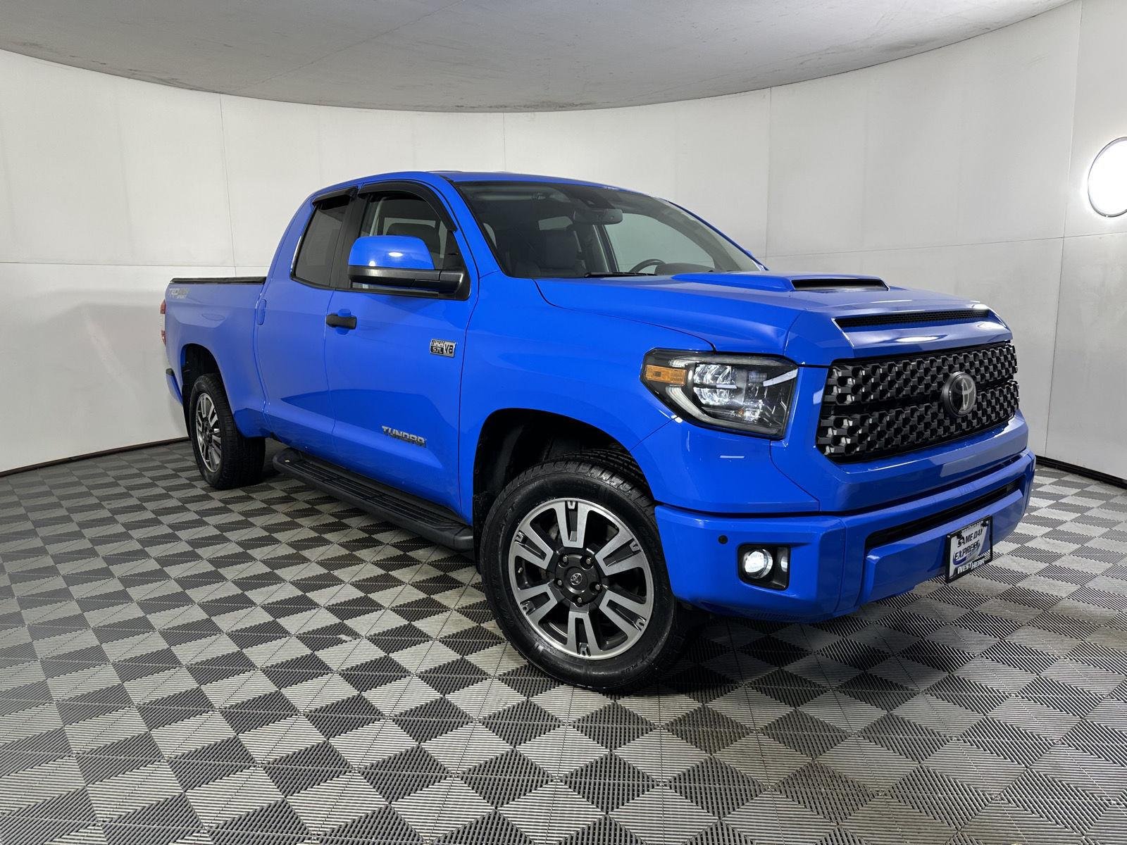 Used 2020 Voodoo Blue Toyota SR5 image 18