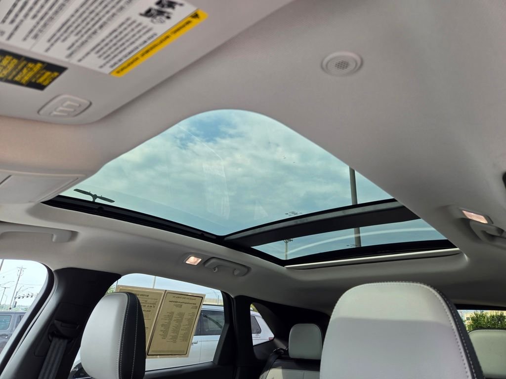 Used 2025 White Ford Base image 27