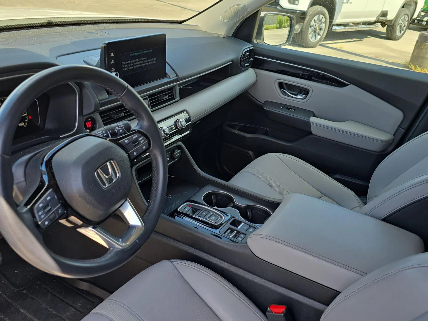 Used 2025 Platinum White Pearl Honda EX-L image 12