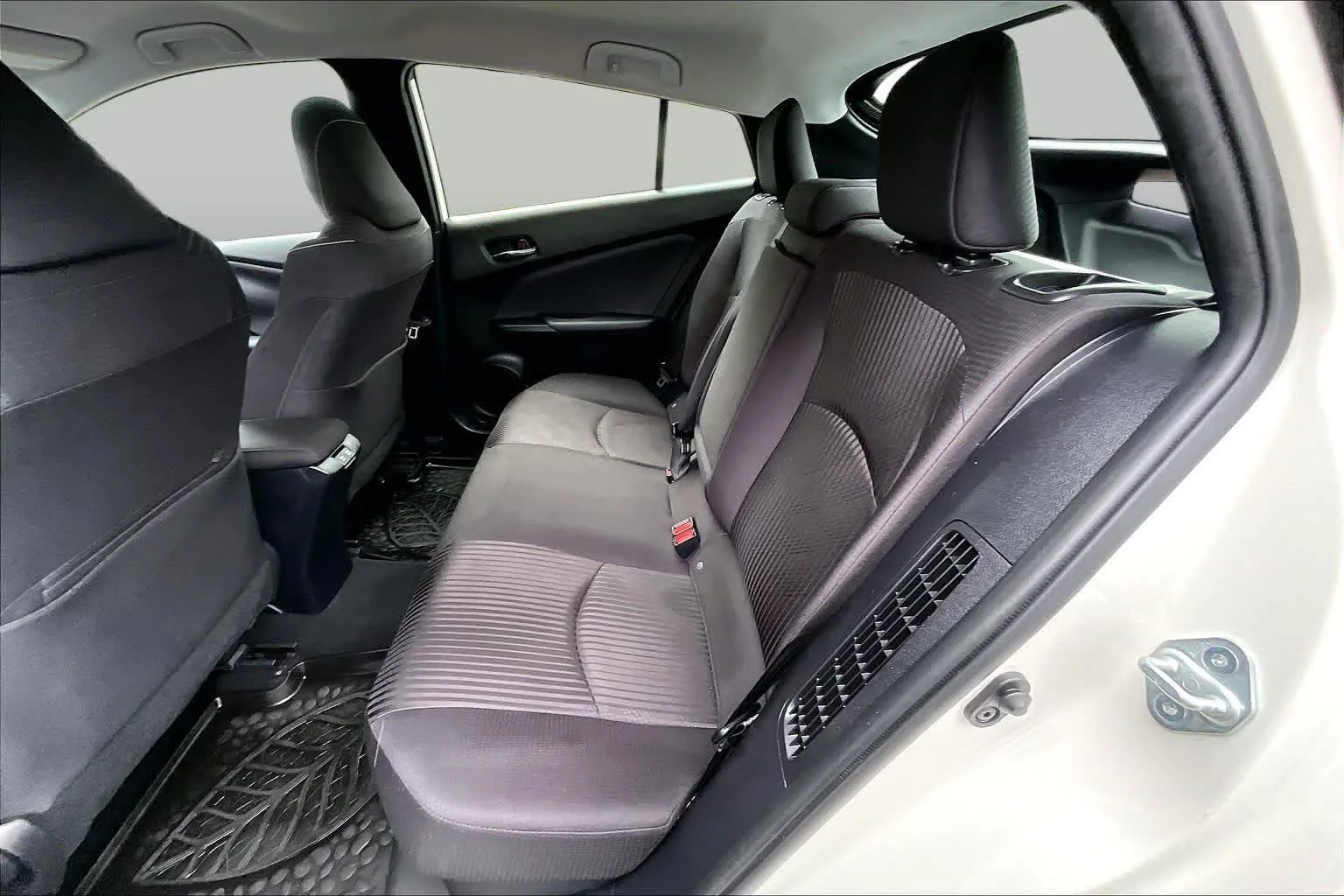 Used 2020 Blizzard Pearl Toyota LE image 19