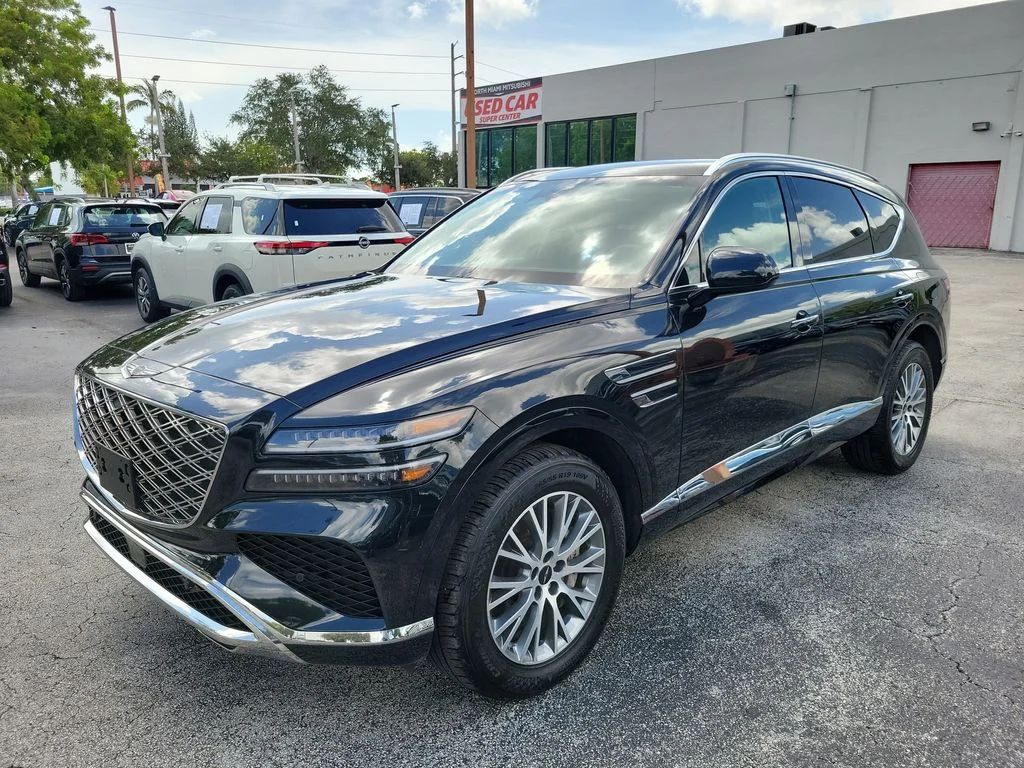 Used 2025 Black Genesis 2.5T image 3