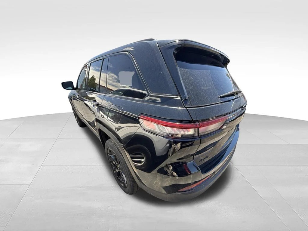 Used 2023 Black Jeep Altitude X image 7
