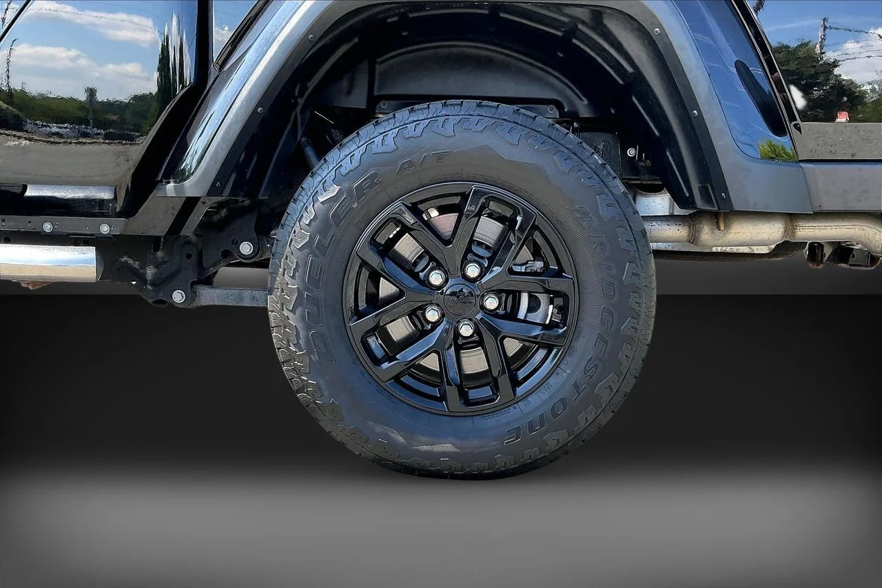 Used 2023 Black Jeep Sport S image 34
