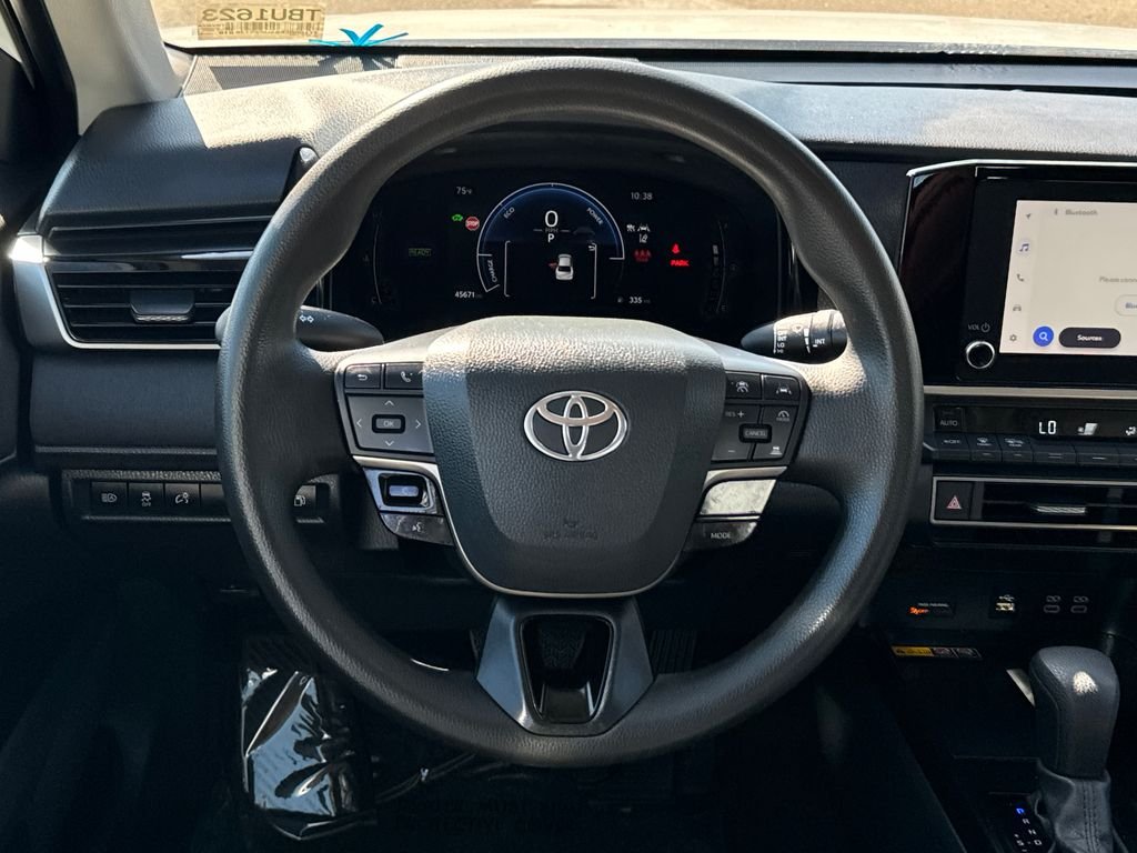 Used 2025 White Toyota LE image 12