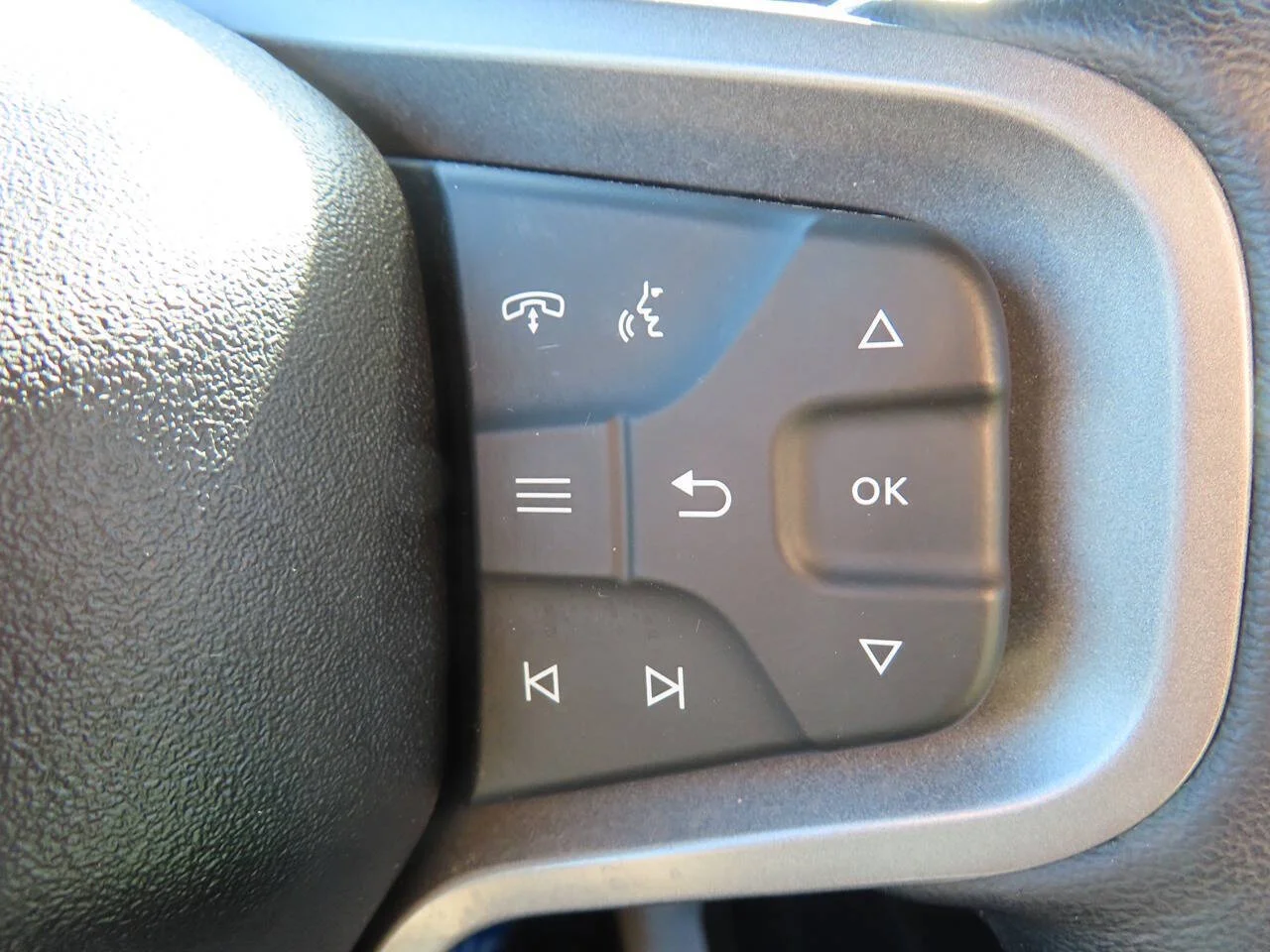 Used 2023 Cactus Gray Ford Outer Banks Advanced 4x4 2dr SUV image 14