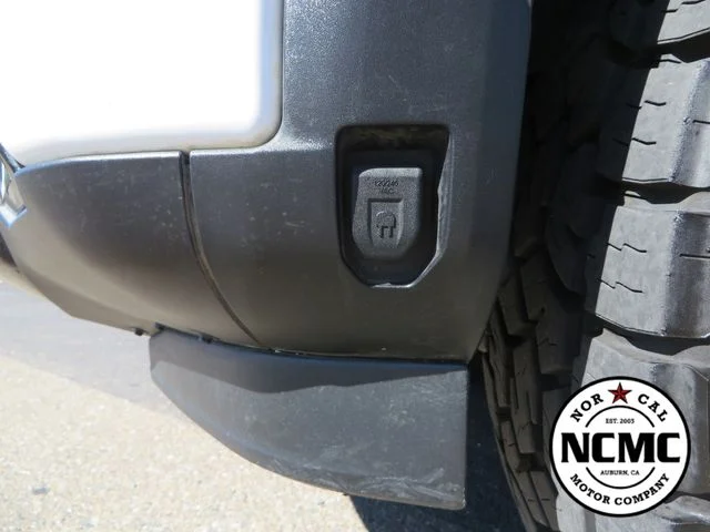 Used 2025 White GMC AT4 image 10