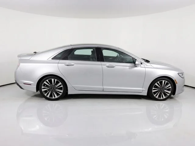 Used 2017 Silver Lincoln Reserve image 6
