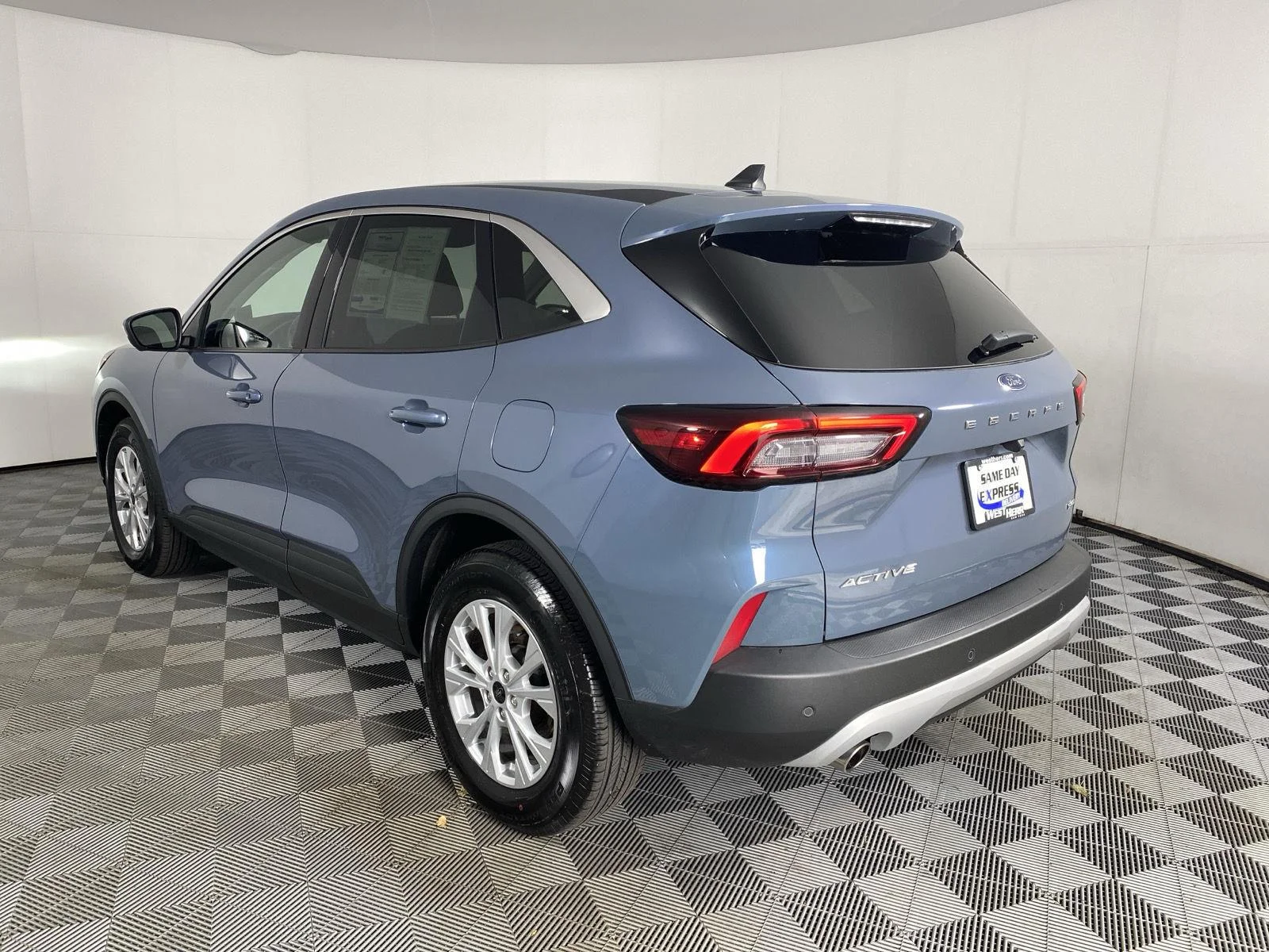 Used 2023 Vapor Blue Ford Active image 5