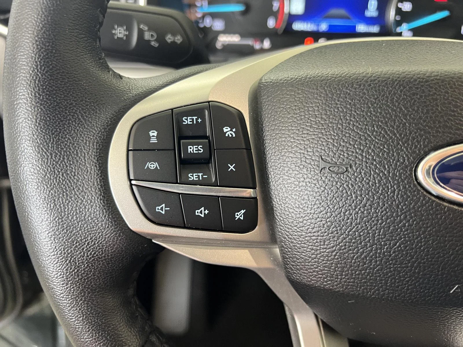 Used 2023  Ford XLT image 12