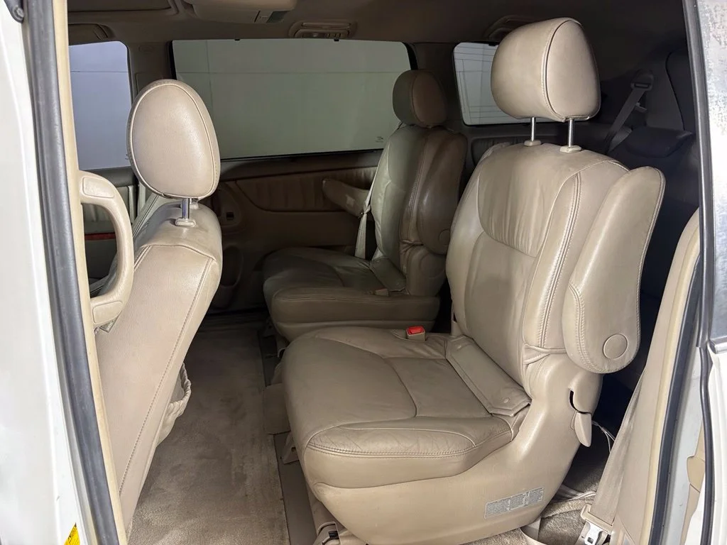 Used 2006 White Toyota XLE image 28