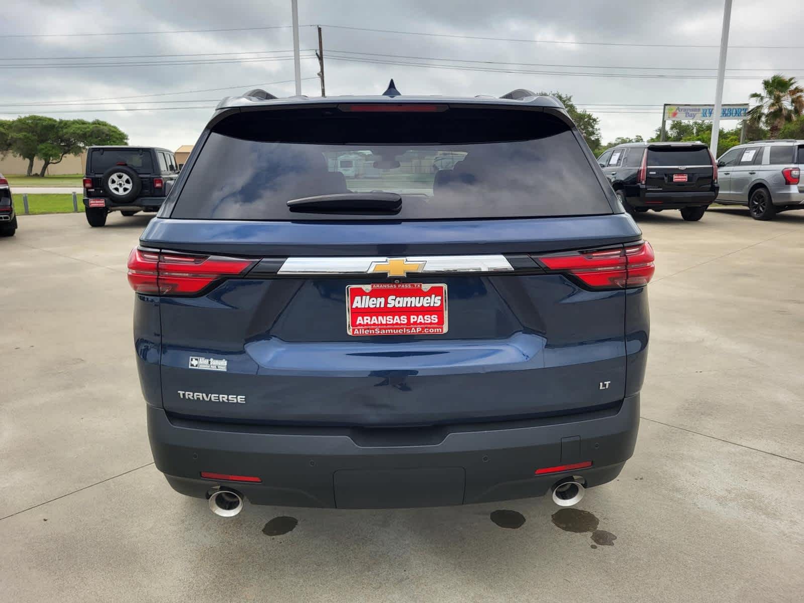 Used 2022 Northsky Blue Metallic Chevrolet LT Cloth image 4