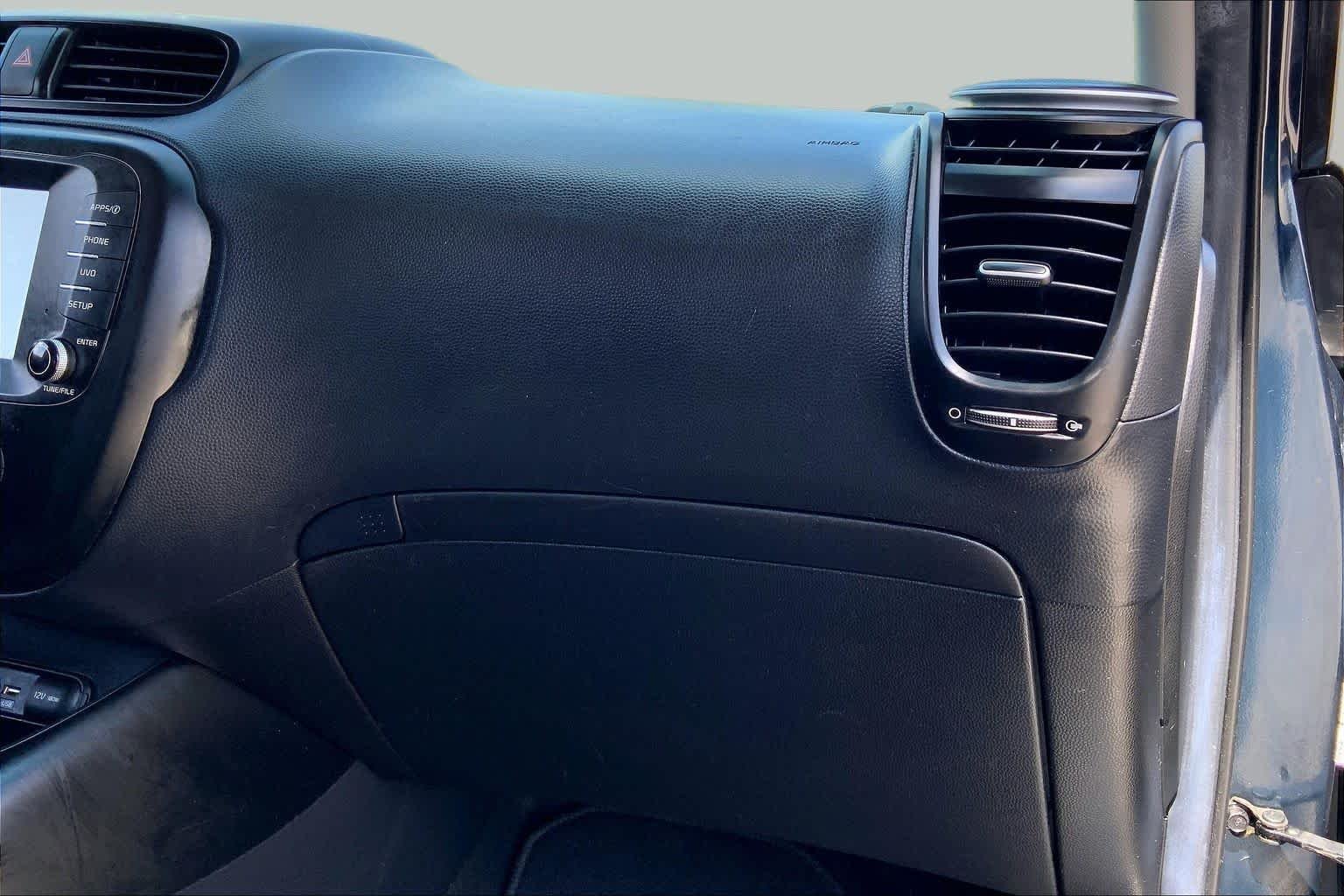 Used 2018 Mysterious Blue Kia + image 18