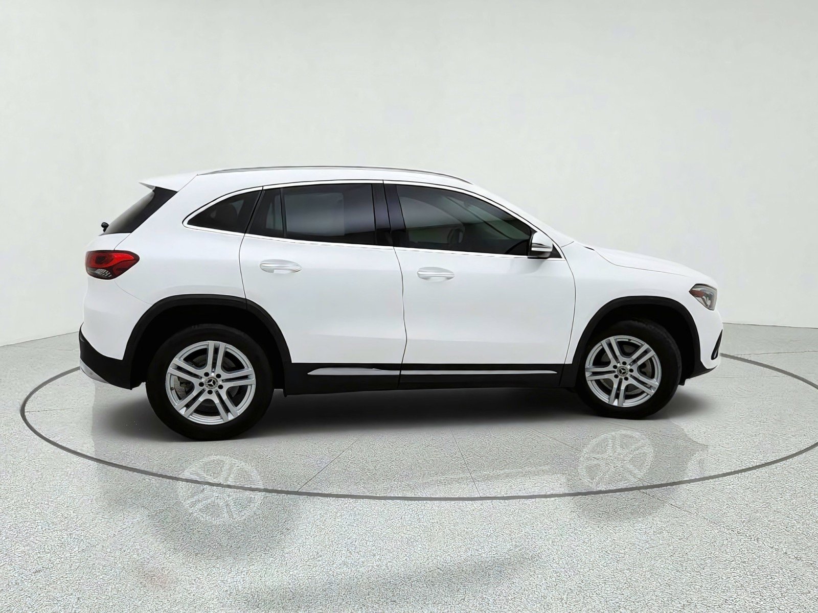 Used 2021 Polar White Mercedes-Benz GLA 250 image 7