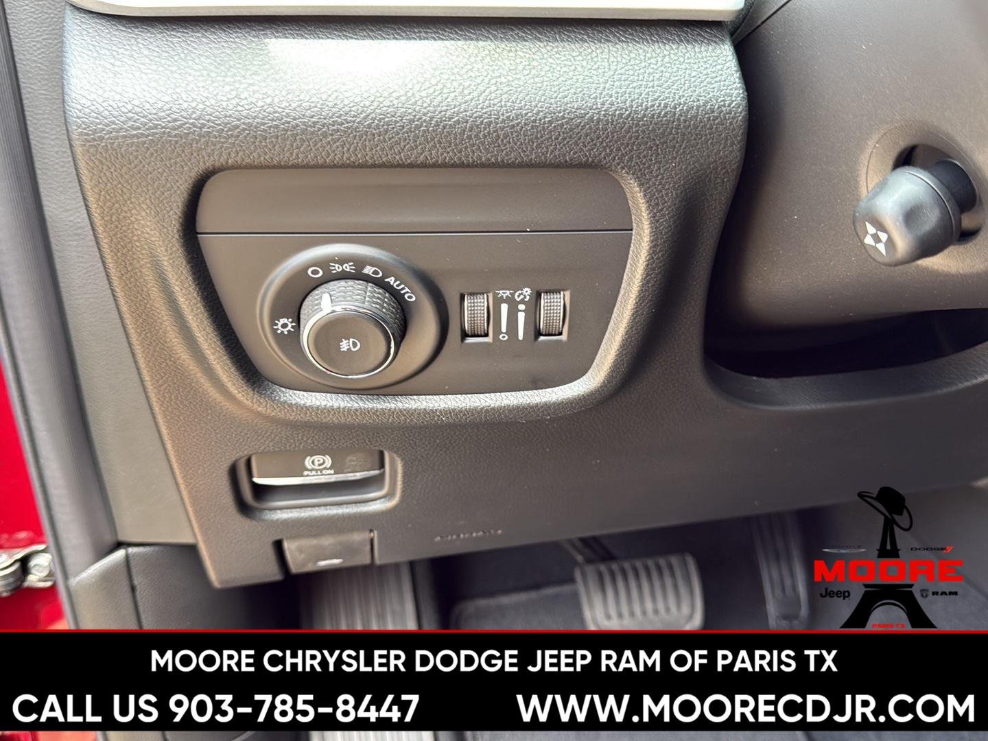 New 2026 Velvet Red Pearl-Coat Exterior Paint Jeep Limited image 13