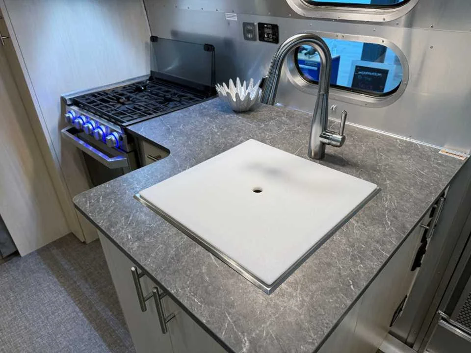 Used 2021 SILVER AIRSTREAM  image 15