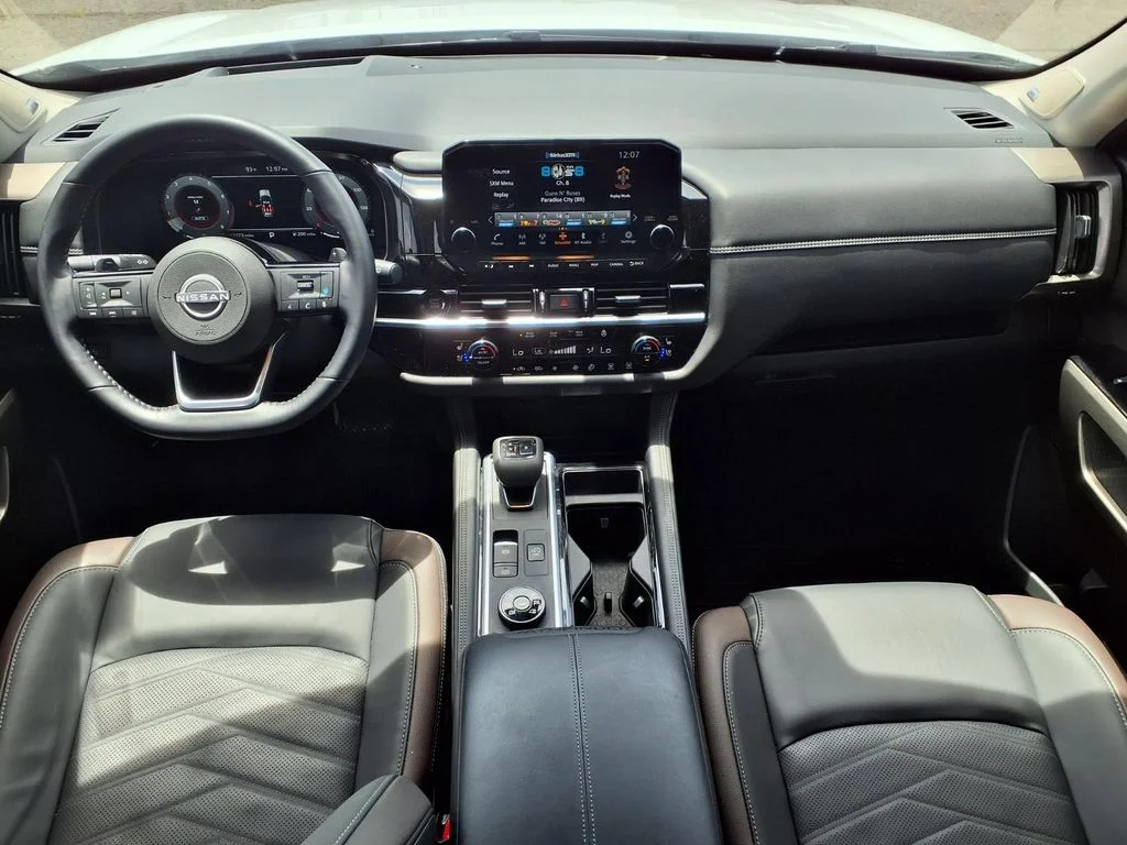 Used 2025 White Nissan Platinum image 3