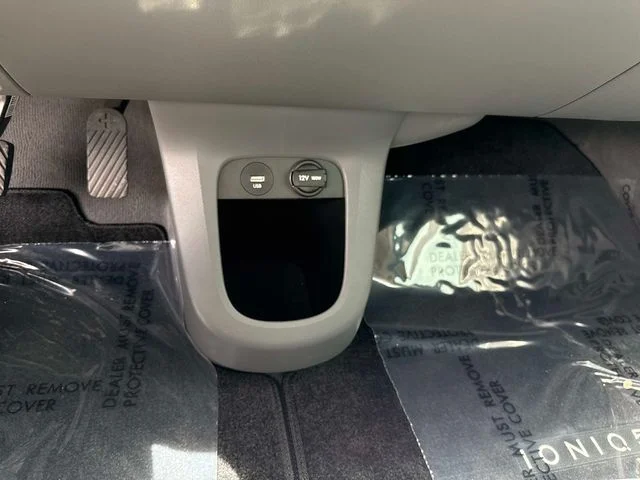 Used 2024 White Hyundai SEL image 19