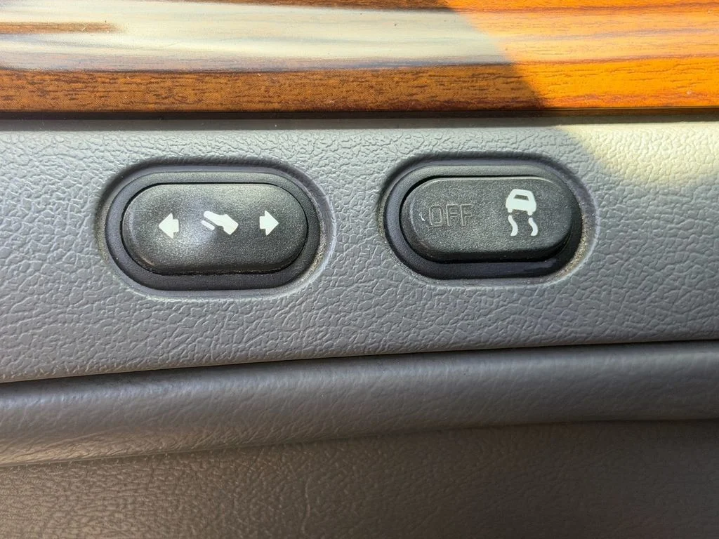 Used 2005 Silver Ford LX image 23