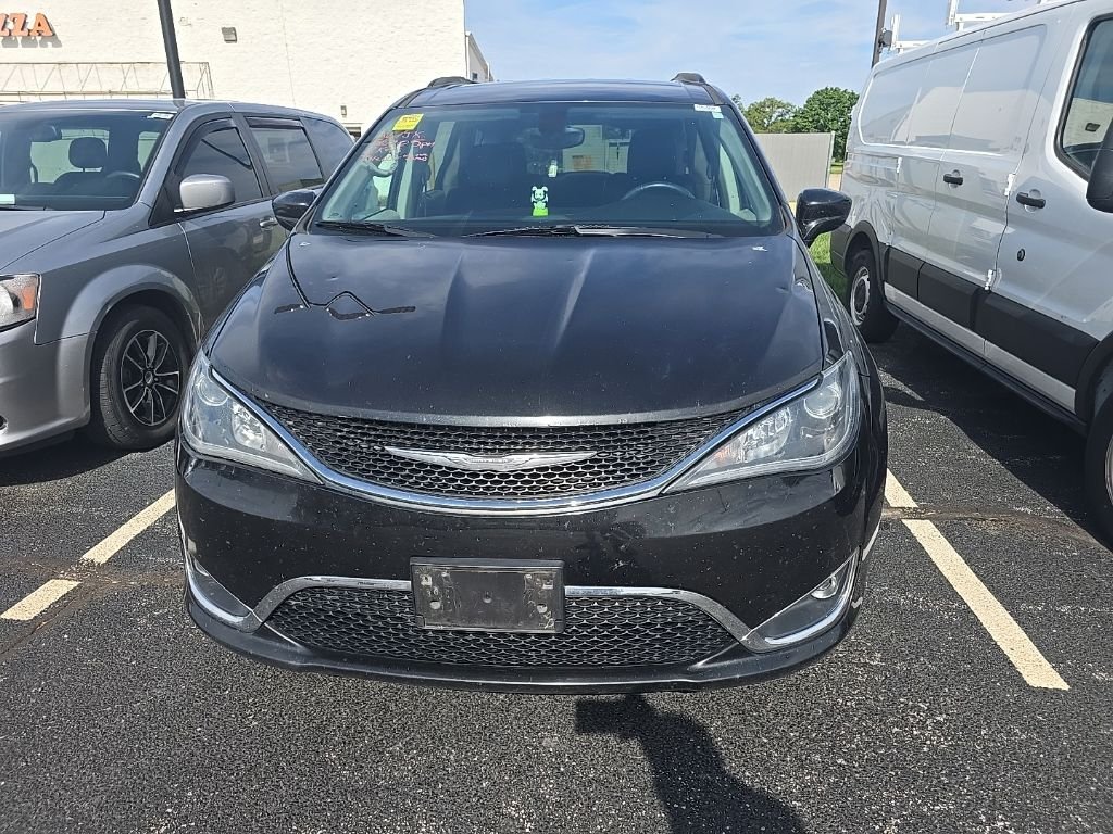 2017 Chrysler Pacifica Touring-L's photo