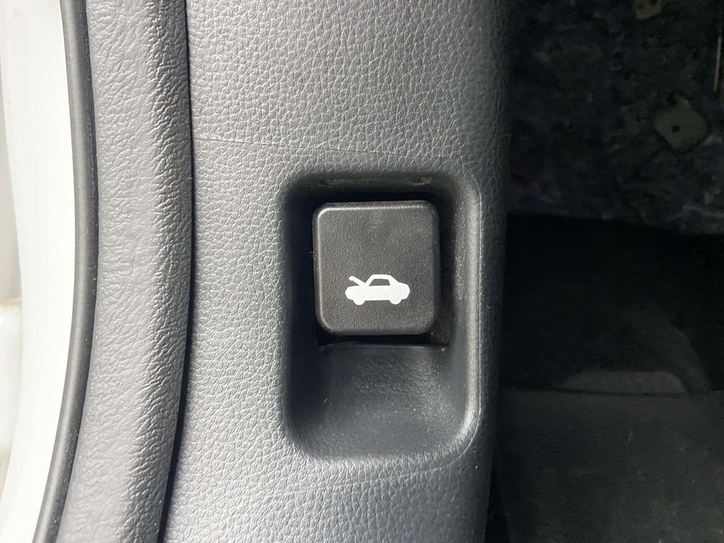 Used 2018  Honda EX image 30