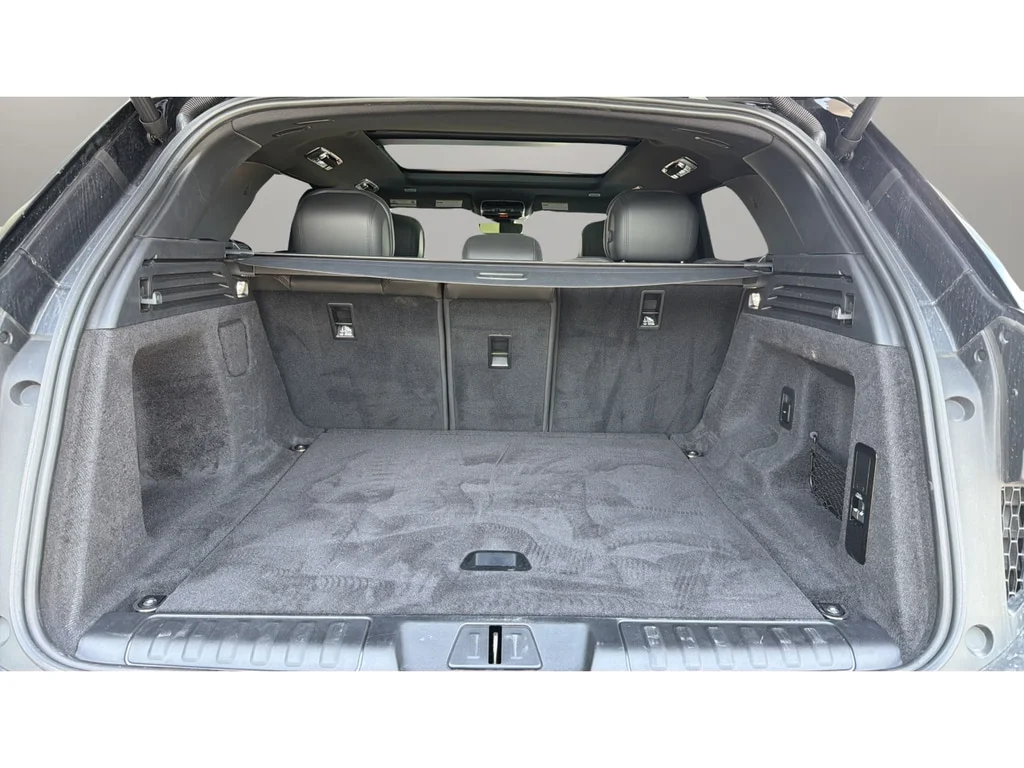 Used 2025 Carpathian Gray Premium Metallic Land Rover P360 SE image 12