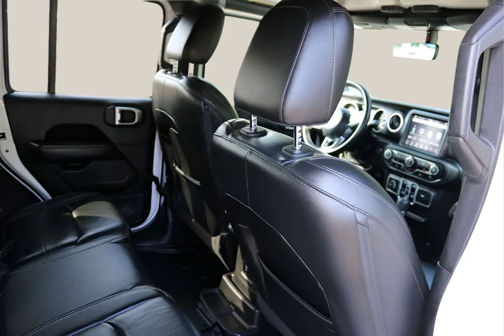Used 2018 White Jeep Unlimited Sahara image 19