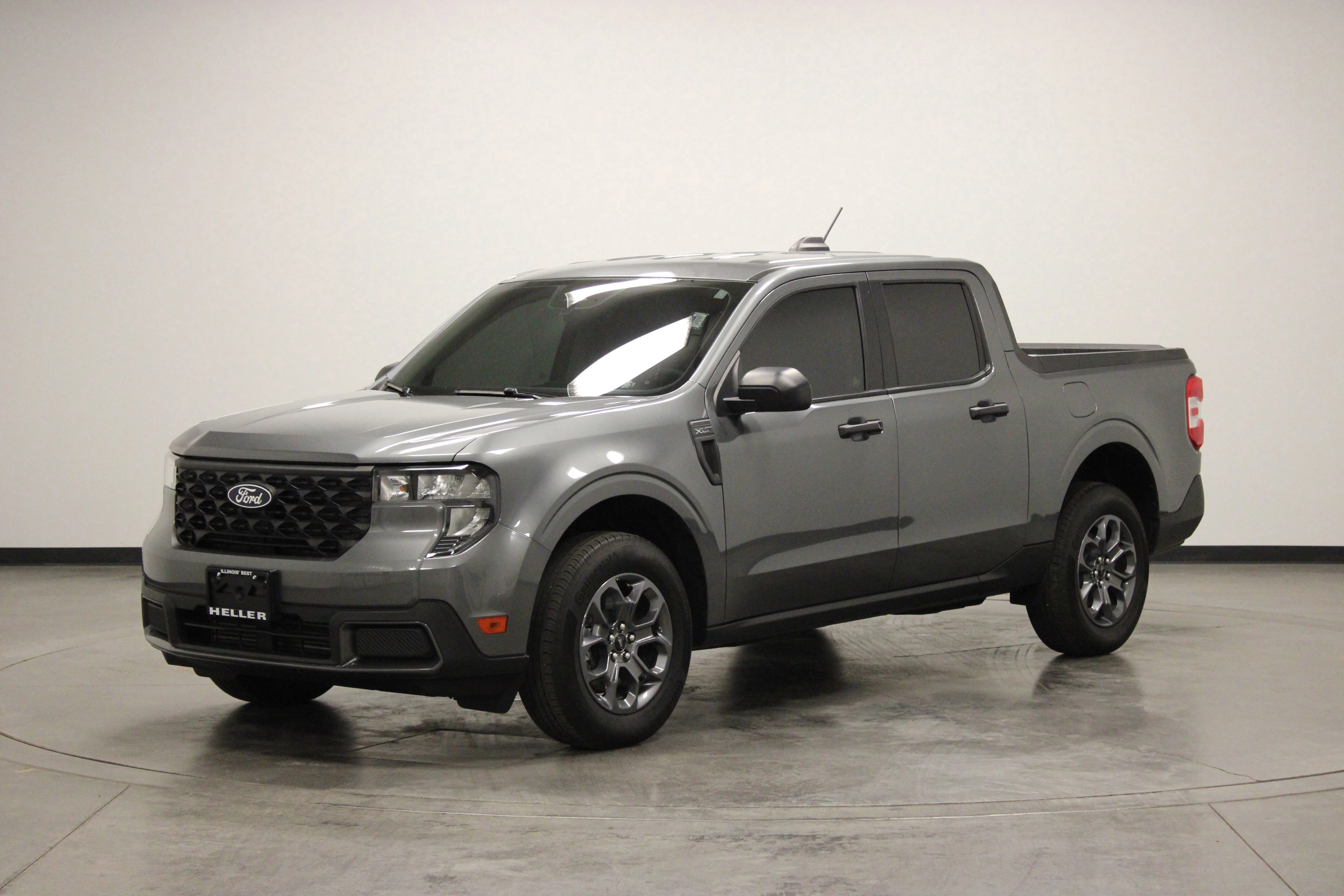 Used 2025 Gray Metallic Ford XLT image 4