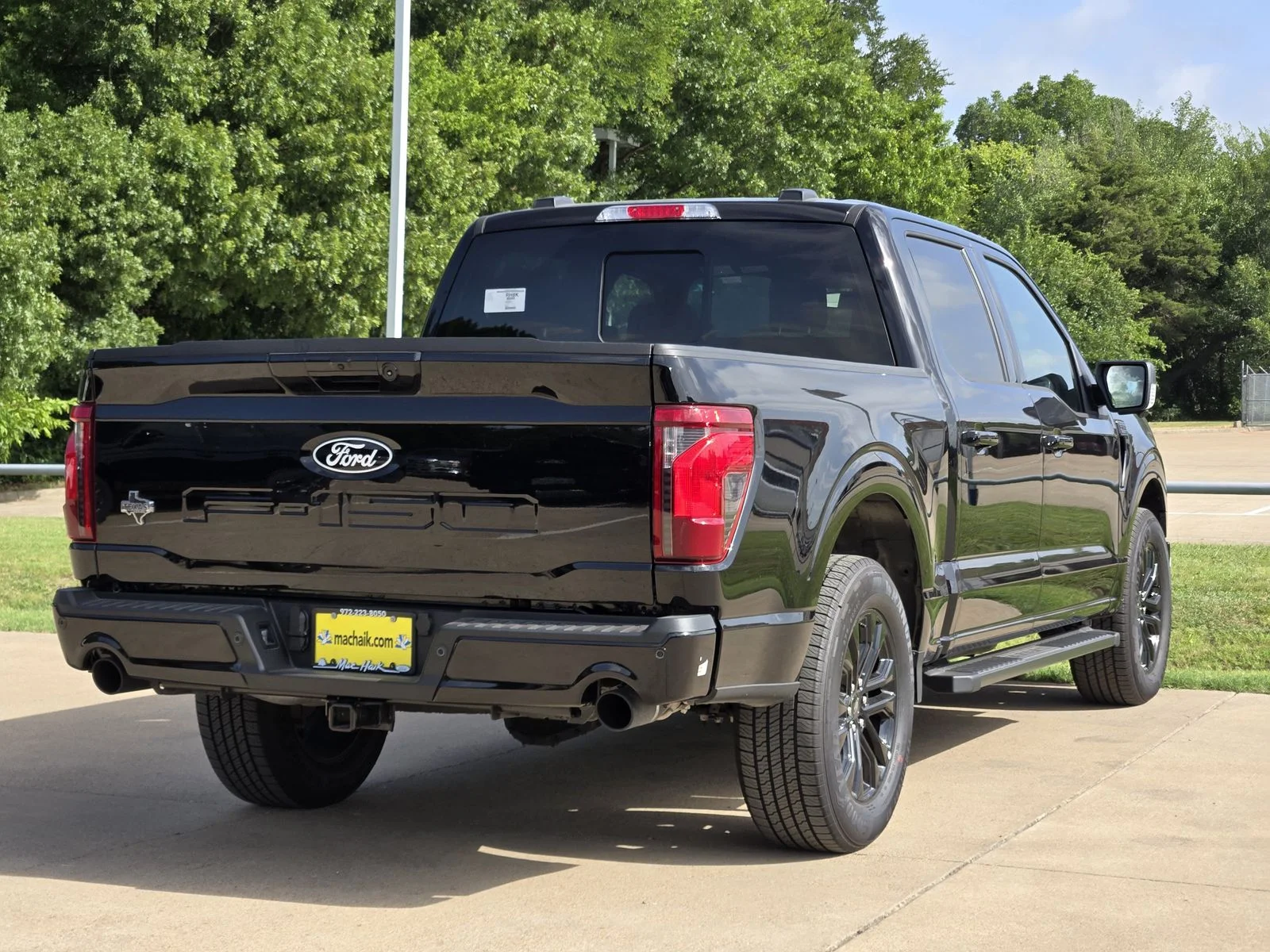 New 2026 Agate Black Metallic Ford XLT image 4