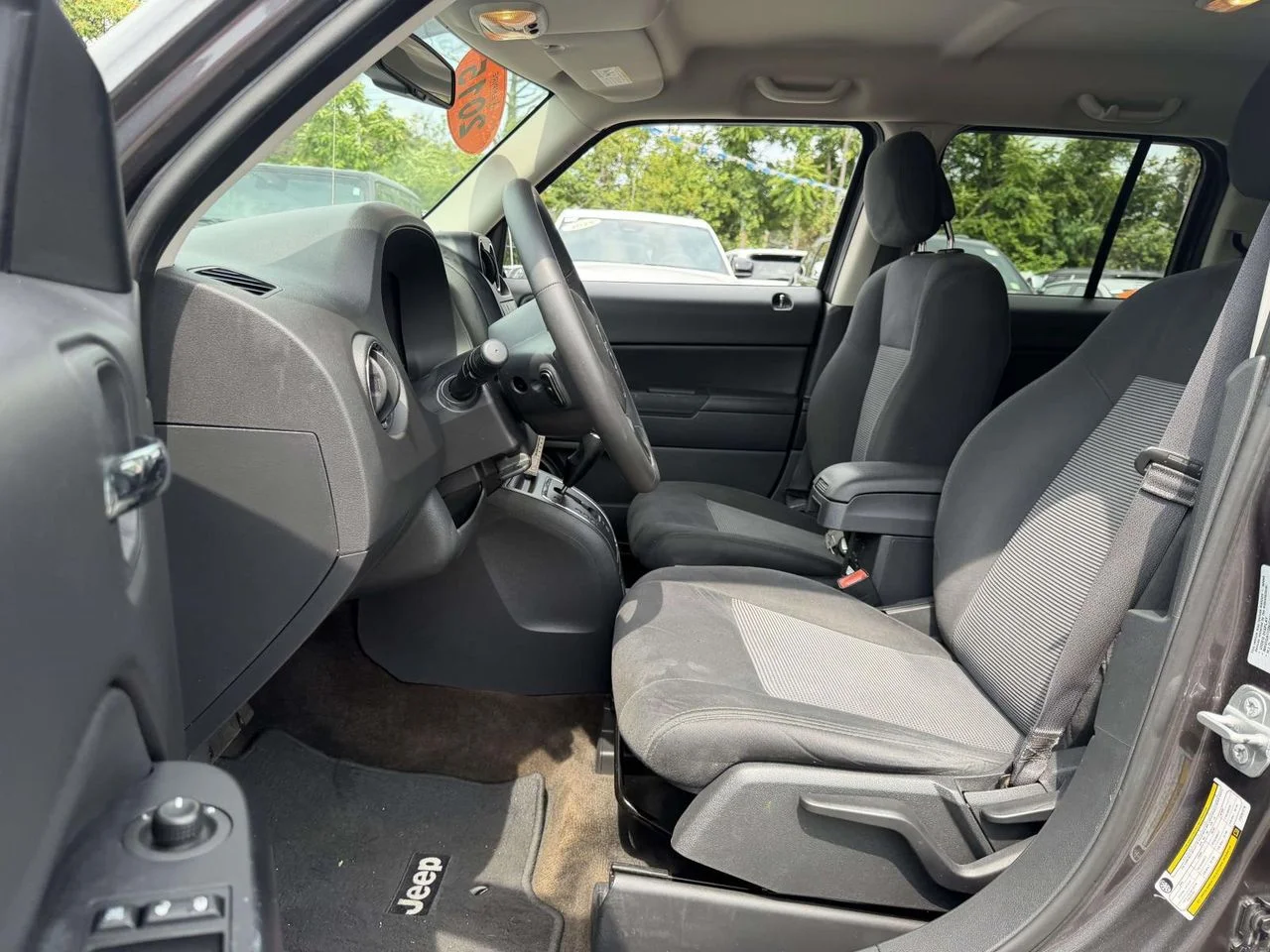 Used 2015 Granite Crystal Metallic Clearcoat Jeep Latitude image 15