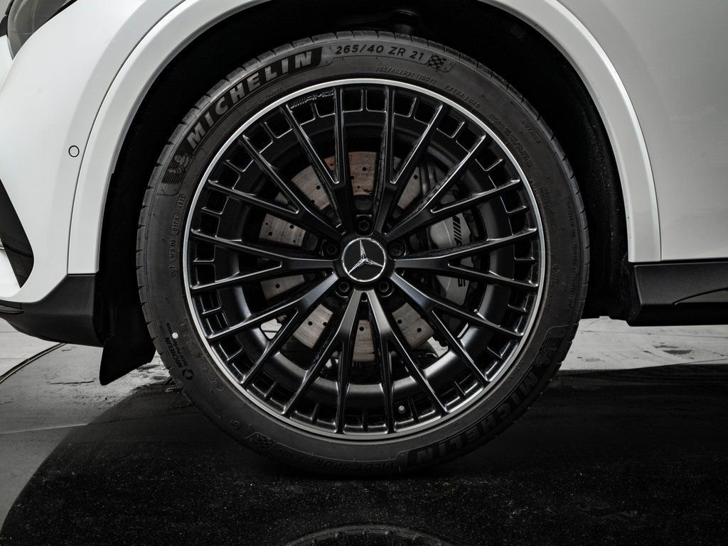 New 2026 MANUFAKTUR Moonlight White Metallic Mercedes-Benz GLC 43 AMG® image 13