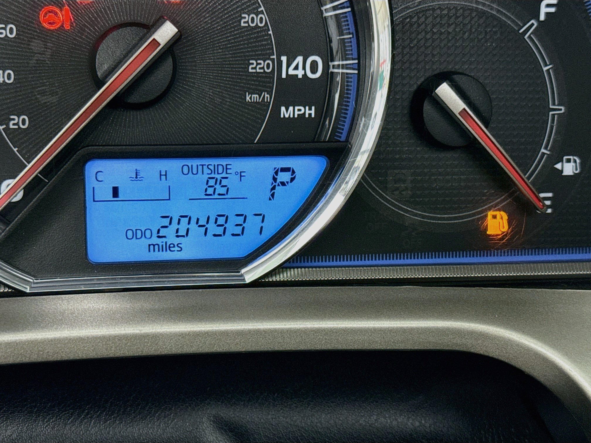 Used 2015 Classic Silver Metallic Toyota Limited image 13