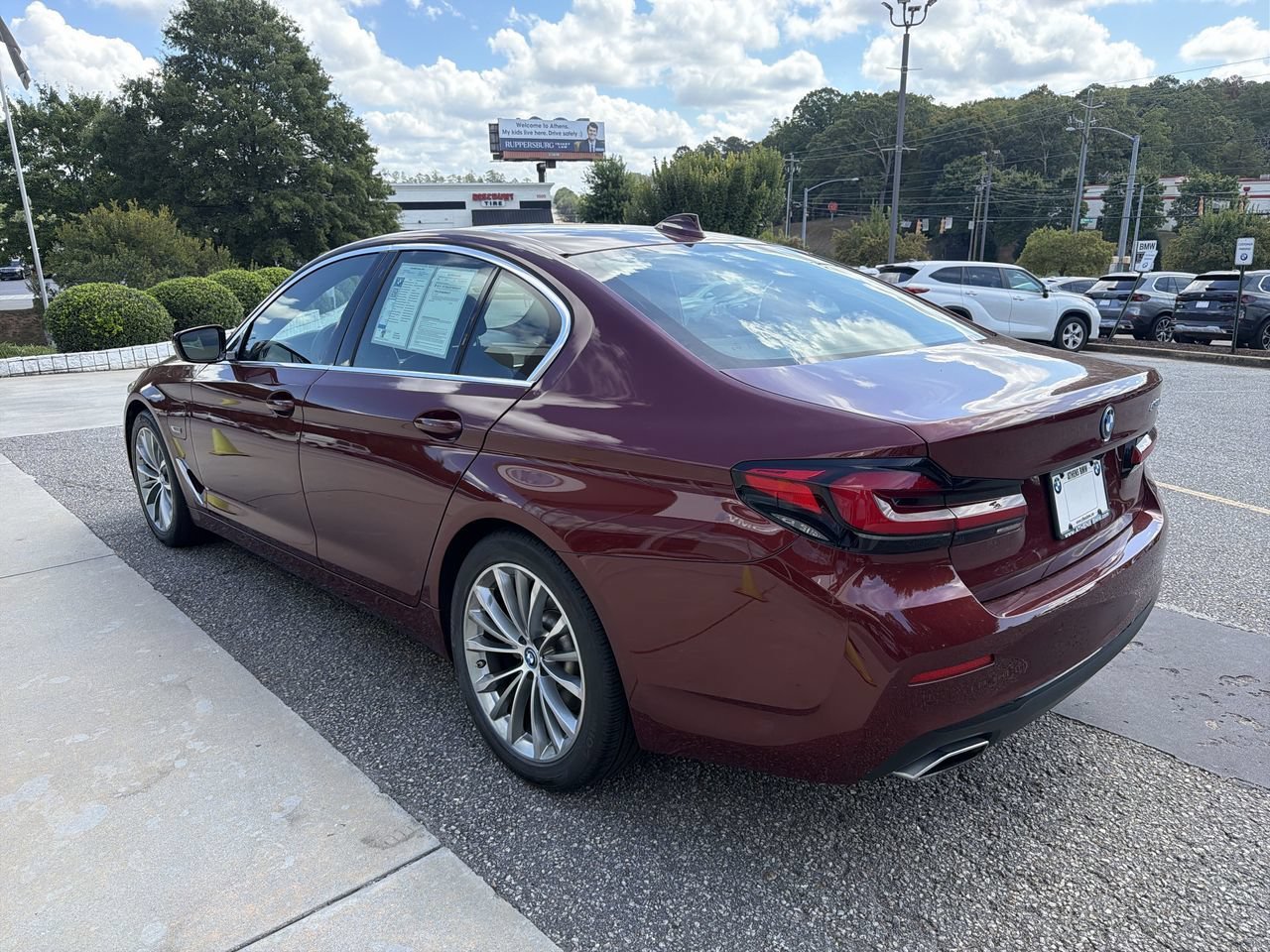 Used 2023 Aventurin Red Metallic BMW 530e image 9