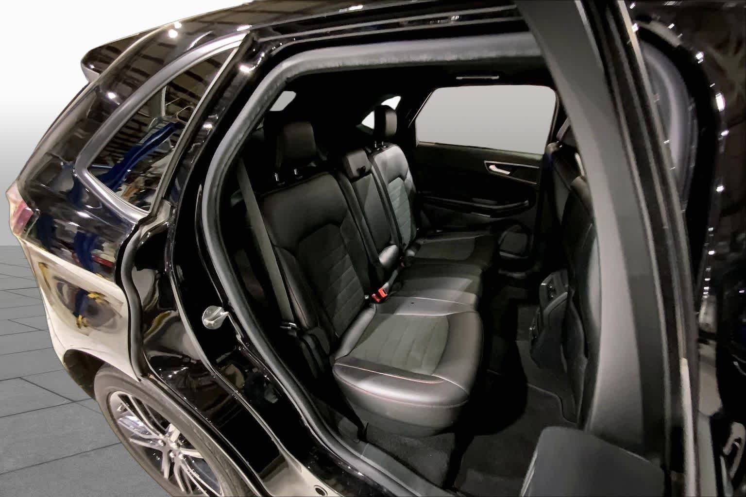 Used 2022 Agate Black Metallic Ford ST-Line image 20