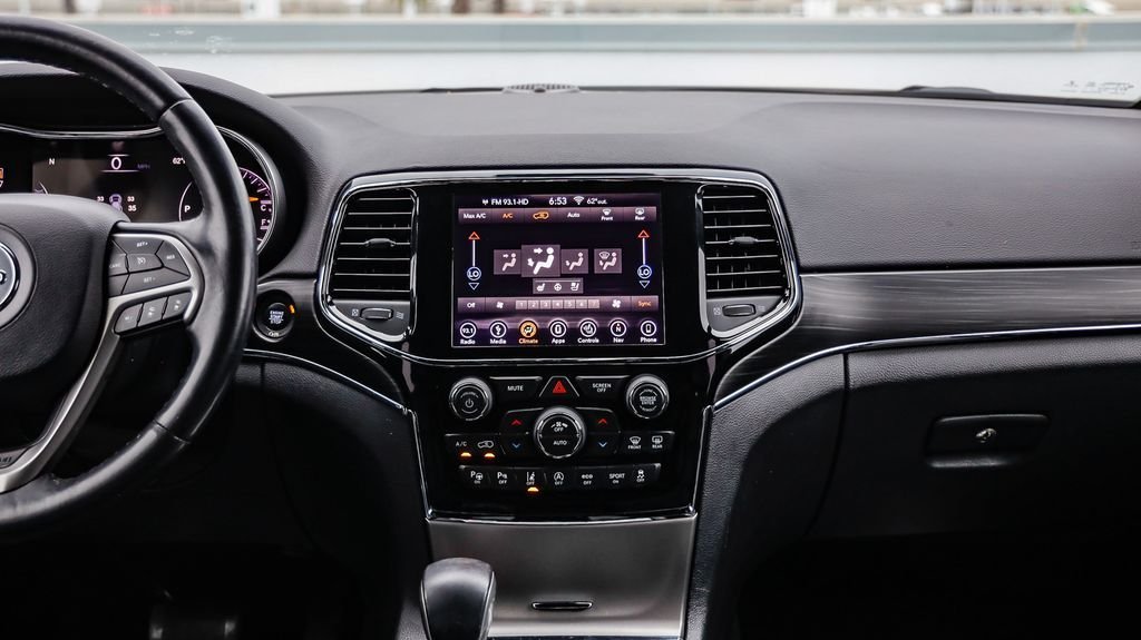 Used 2019 Slate Blue Jeep Limited image 16