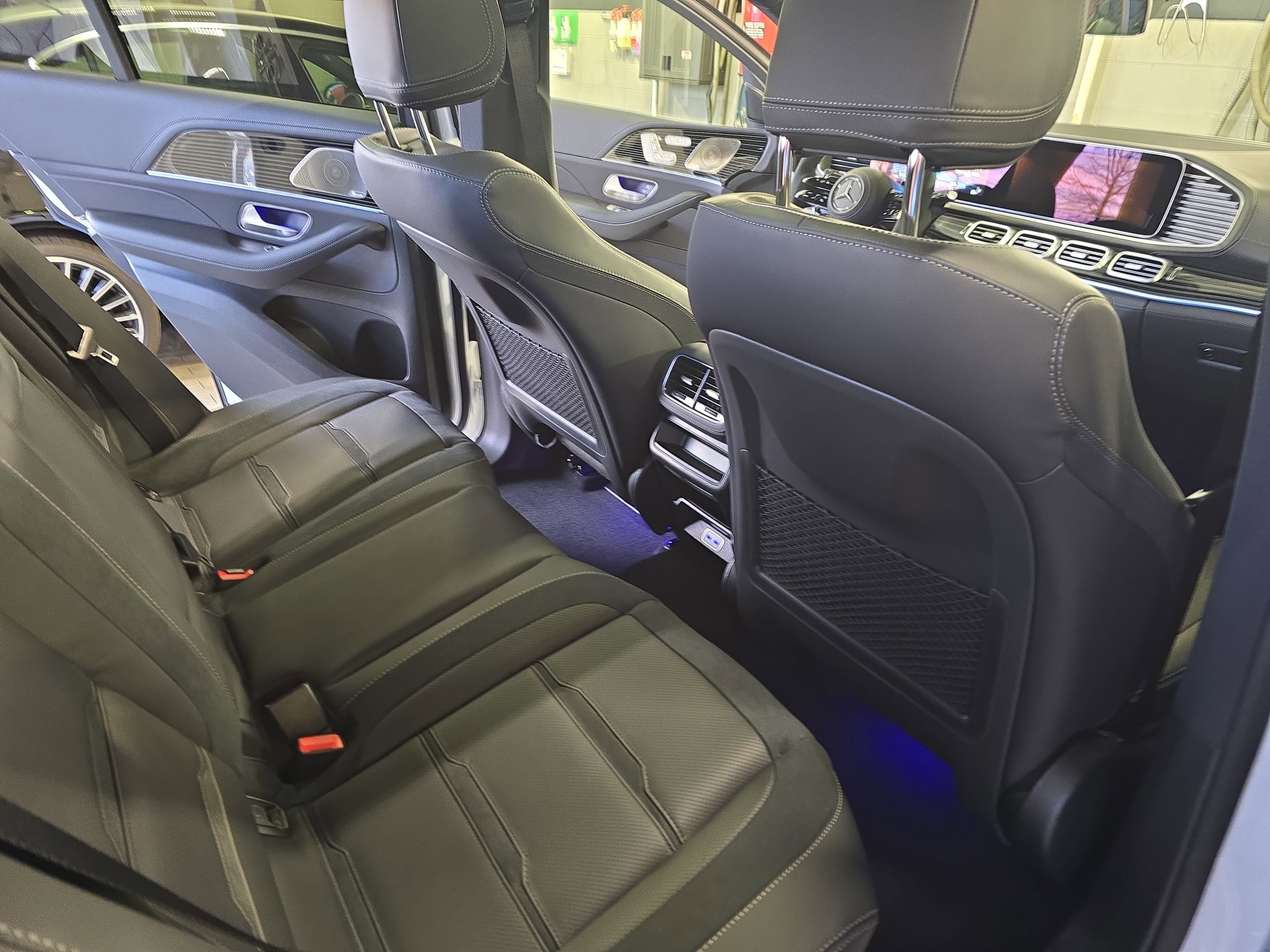 New 2026 MANUFAKTUR Moonlight White Metallic Mercedes-Benz AMG® GLE 53 4MATIC+ Coupe image 11