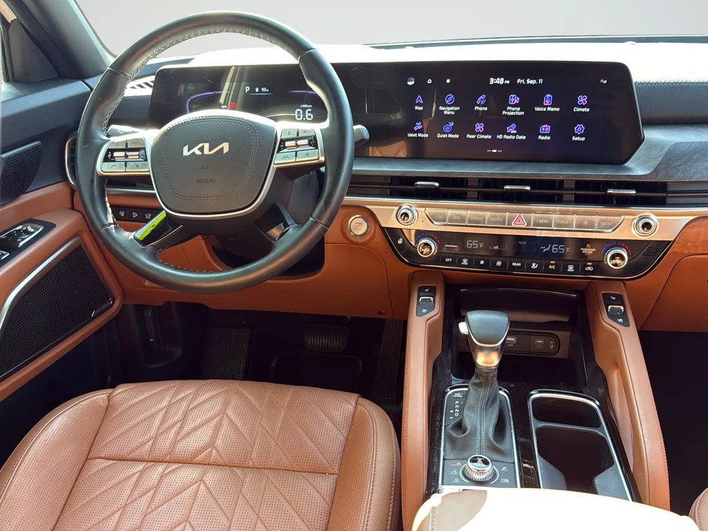 Used 2025 White Kia EX X-Line image 11
