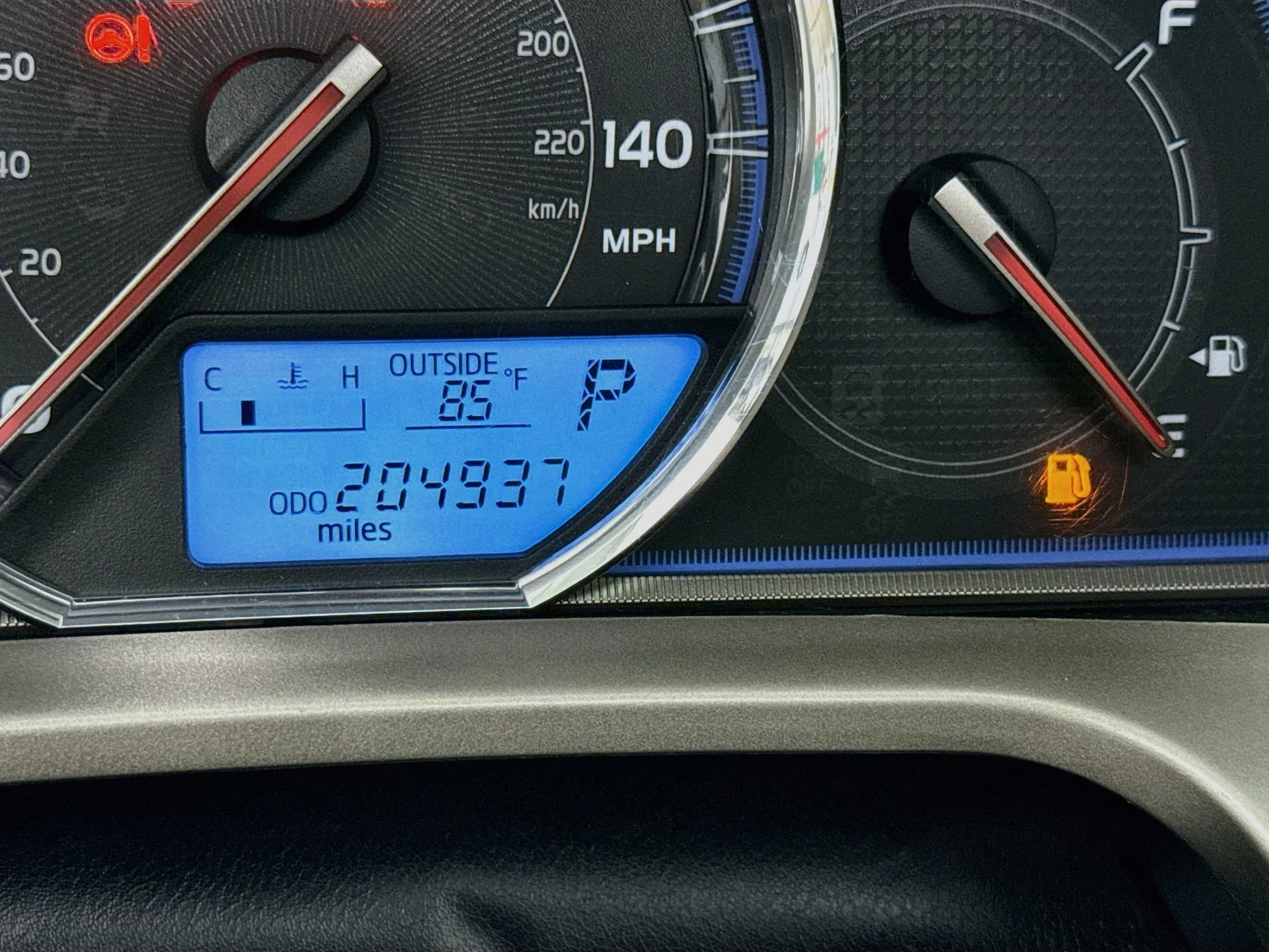 Used 2015 Classic Silver Metallic Toyota Limited image 13