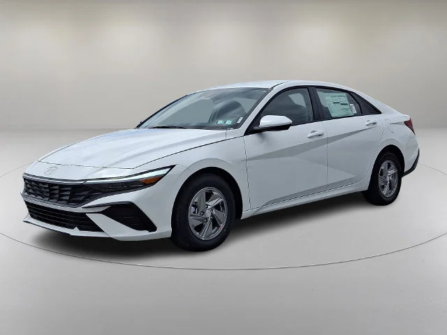 New 2026 White Hyundai SE image 3