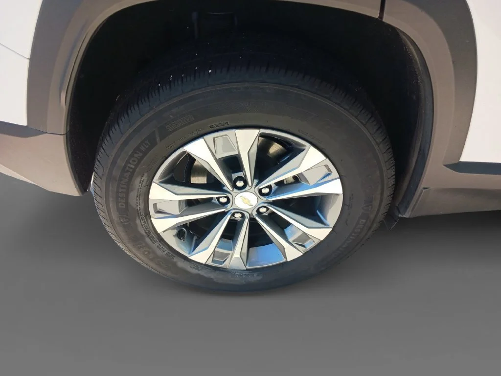 Used 2025 Summit White Chevrolet LT image 10