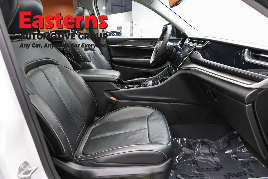 Used 2022 White Jeep 4xe image 27