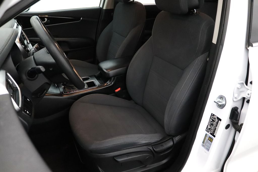 Used 2017 White Kia LX image 11