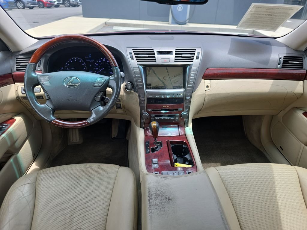 Used 2008  Lexus 460 image 11