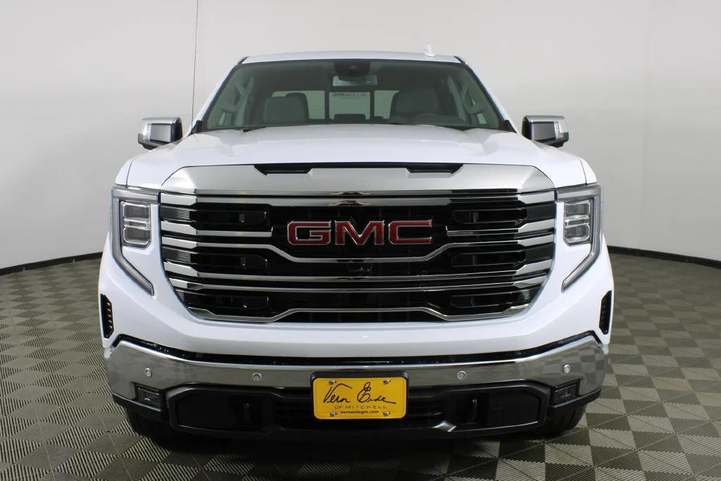 2026 GMC Sierra 1500 SLT - Photo 2